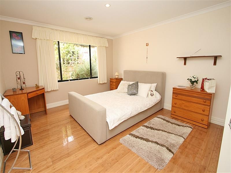 17 Castaway Cove, Halls Head WA 6210