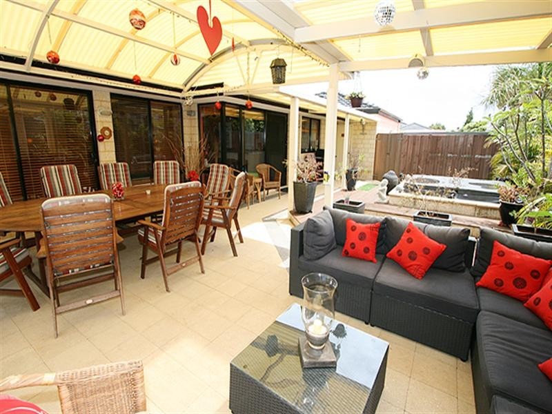 17 Castaway Cove, Halls Head WA 6210