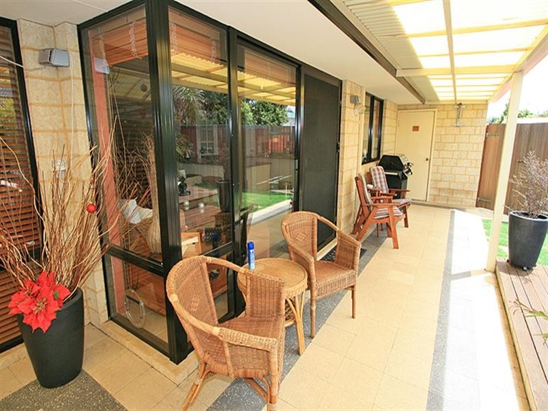 17 Castaway Cove, Halls Head WA 6210