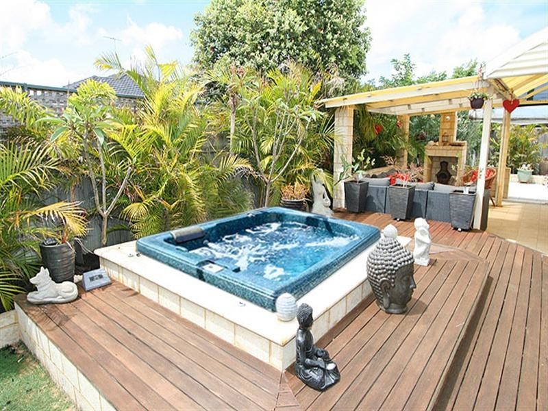 17 Castaway Cove, Halls Head WA 6210