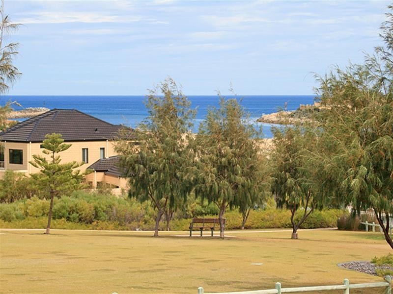 26 Southport Boulevard, Halls Head WA 6210