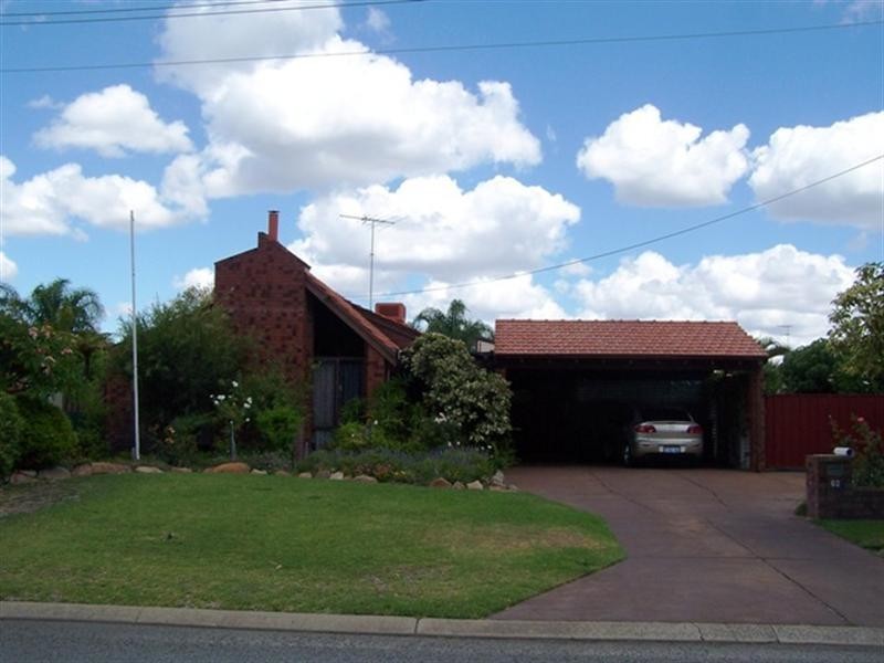 62 KOOKERBROOK Street, Dudley Park WA 6210