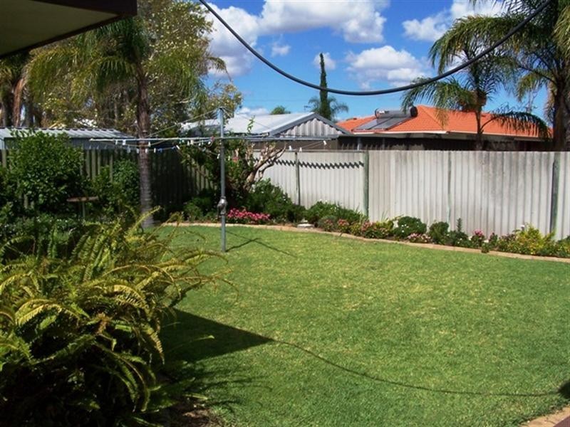 62 KOOKERBROOK Street, Dudley Park WA 6210