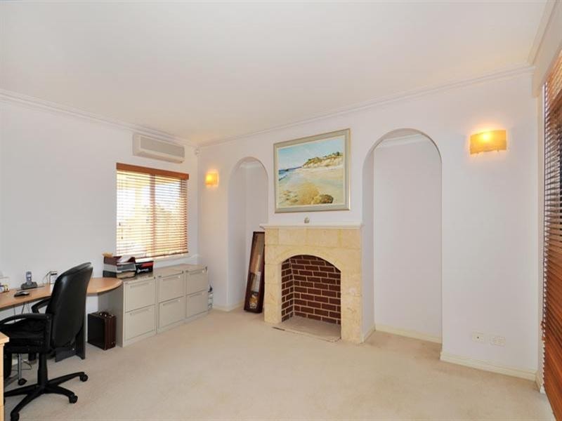 22 Alexis Circle, Wannanup WA 6210