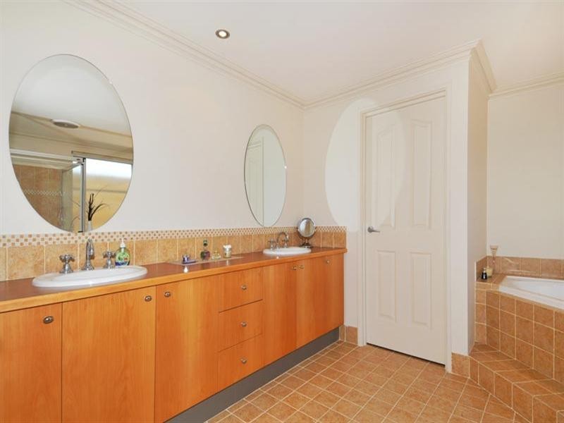 22 Alexis Circle, Wannanup WA 6210