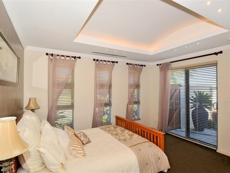 24 Honeymyrtle Grange, Halls Head WA 6210