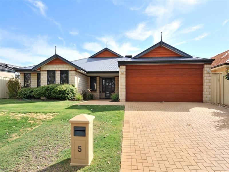 5 Myalla Pass, Lakelands WA 6180