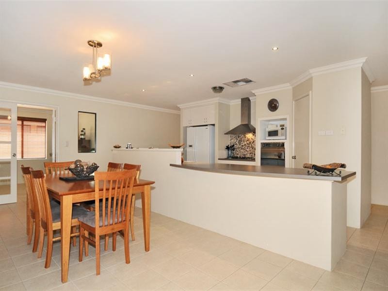 5 Myalla Pass, Lakelands WA 6180