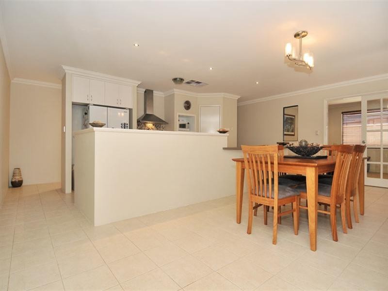 5 Myalla Pass, Lakelands WA 6180