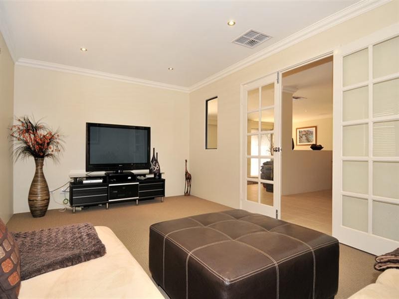 5 Myalla Pass, Lakelands WA 6180