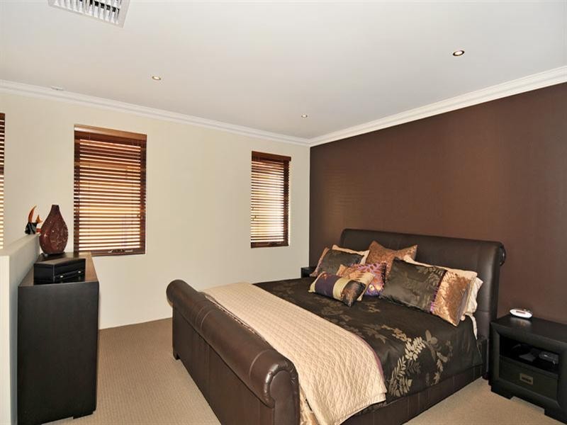 5 Myalla Pass, Lakelands WA 6180