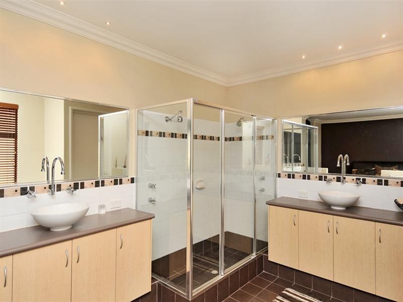 5 Myalla Pass, Lakelands WA 6180