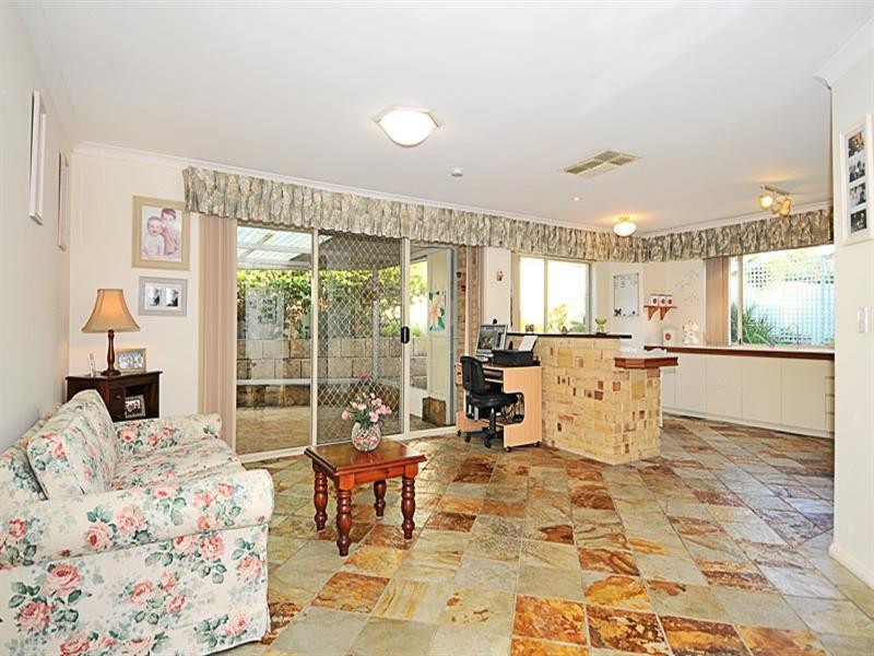 13 Amulla Court, Halls Head WA 6210