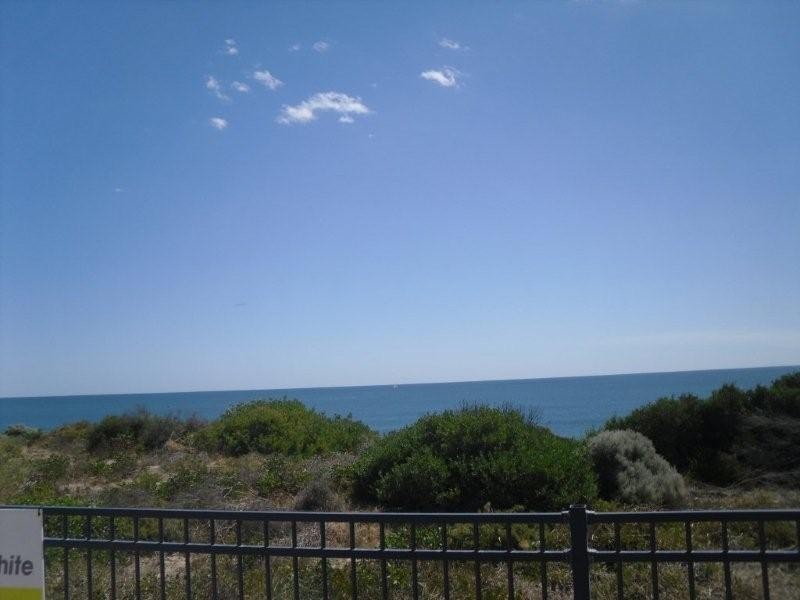 18 Seeana Pass, Halls Head WA 6210