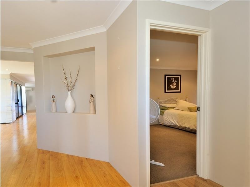 129 Peelwood Parade, Halls Head WA 6210