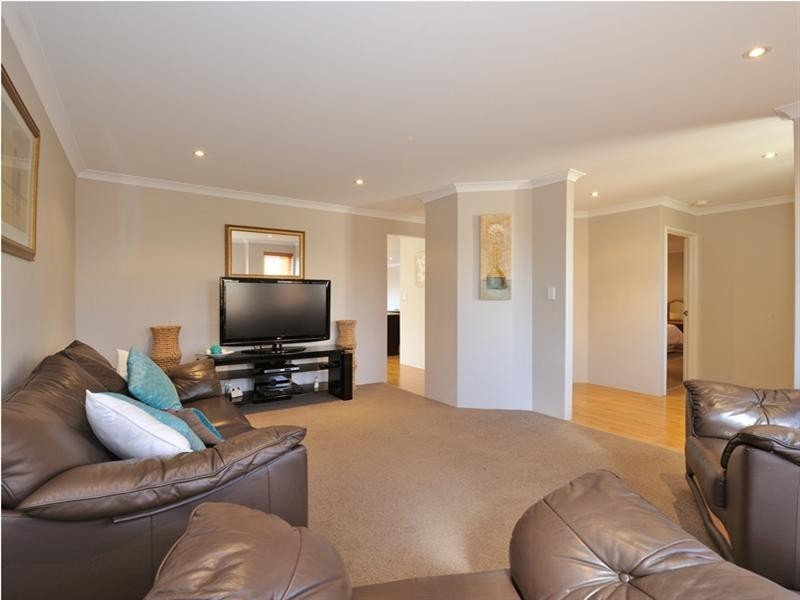 129 Peelwood Parade, Halls Head WA 6210