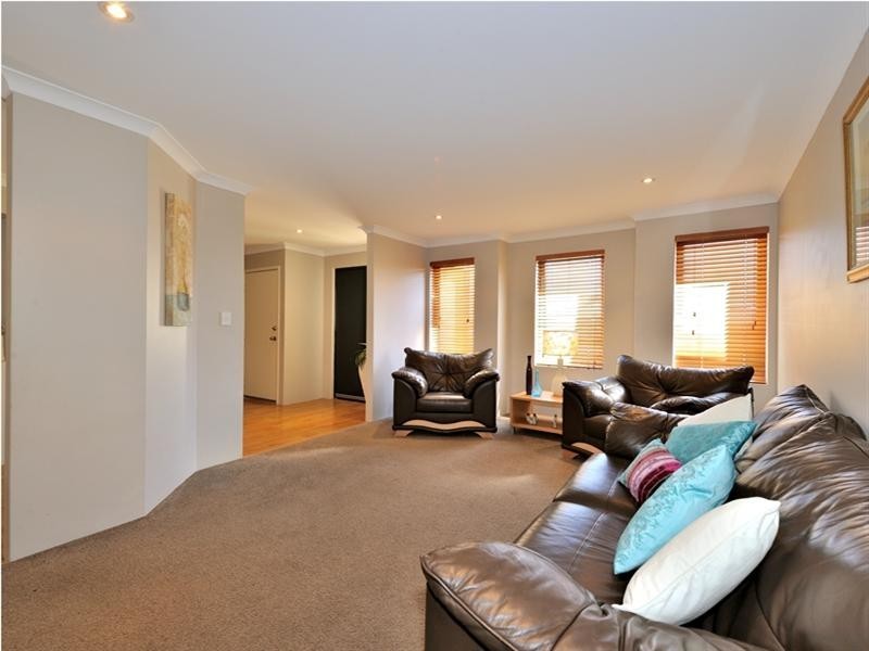 129 Peelwood Parade, Halls Head WA 6210