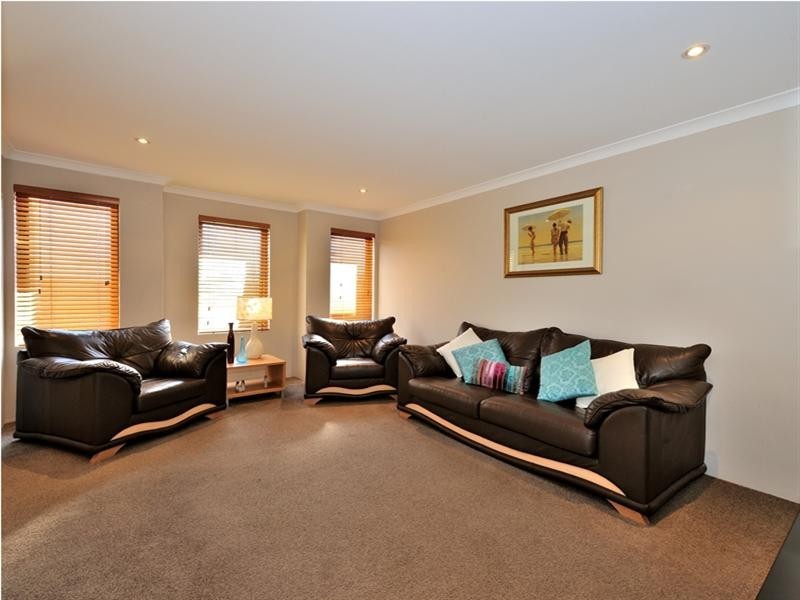 129 Peelwood Parade, Halls Head WA 6210