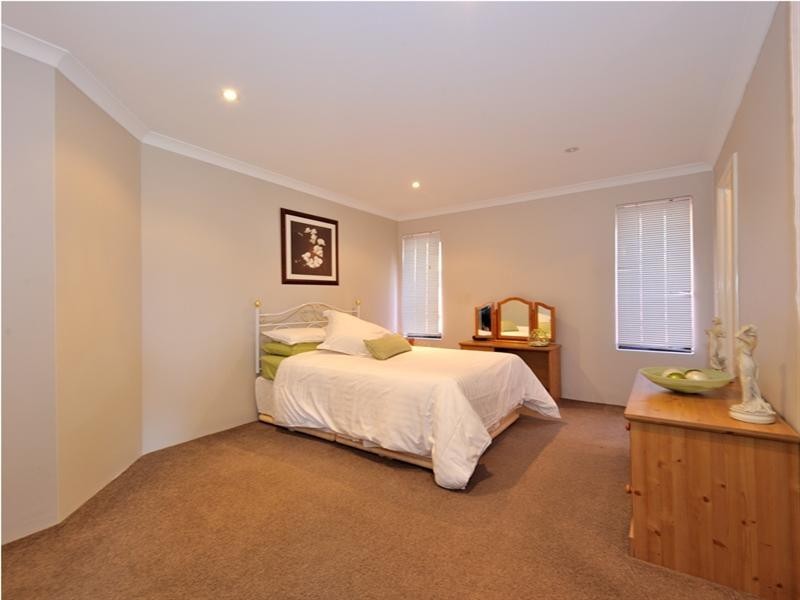 129 Peelwood Parade, Halls Head WA 6210