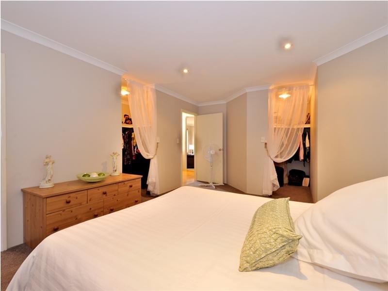 129 Peelwood Parade, Halls Head WA 6210