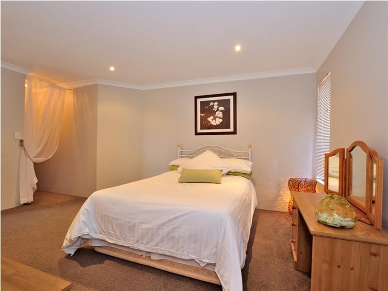 129 Peelwood Parade, Halls Head WA 6210