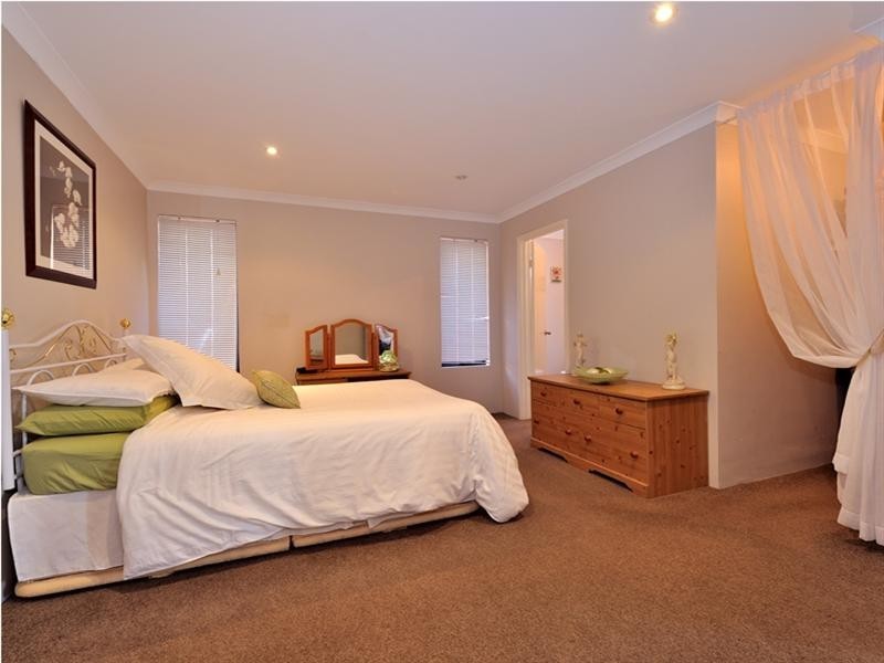 129 Peelwood Parade, Halls Head WA 6210