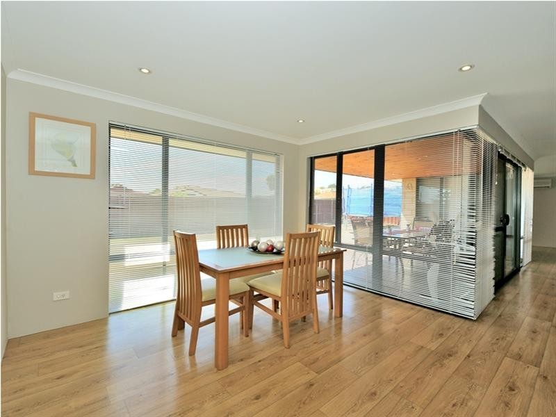 129 Peelwood Parade, Halls Head WA 6210