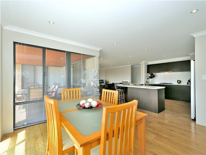 129 Peelwood Parade, Halls Head WA 6210