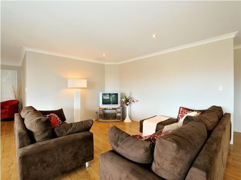 129 Peelwood Parade, Halls Head WA 6210