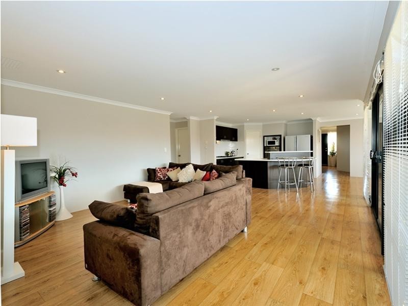 129 Peelwood Parade, Halls Head WA 6210