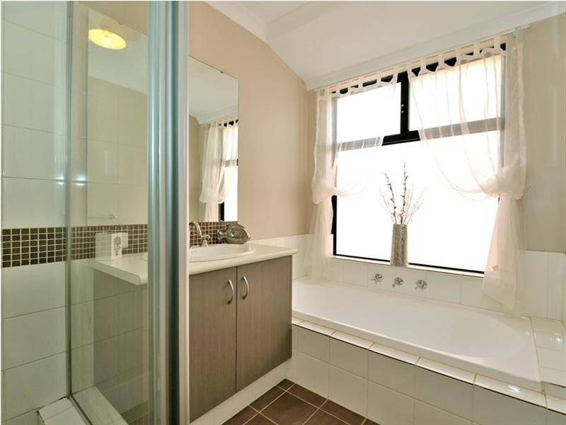 129 Peelwood Parade, Halls Head WA 6210