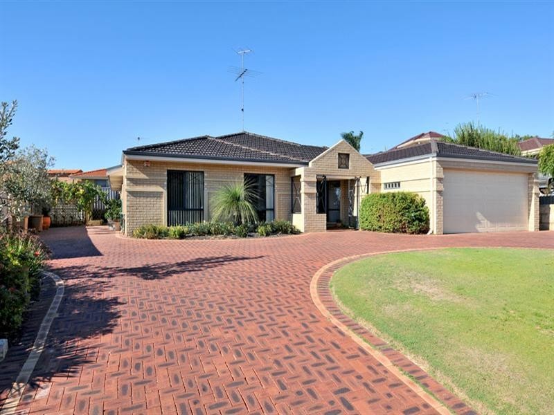 24 Oaklands Avenue, Halls Head WA 6210