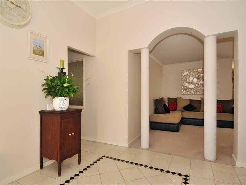 24 Oaklands Avenue, Halls Head WA 6210