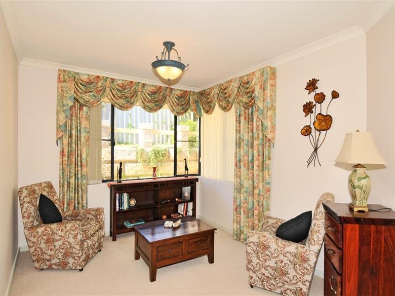 24 Oaklands Avenue, Halls Head WA 6210