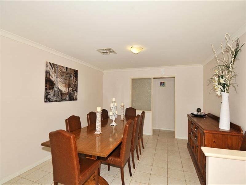 24 Oaklands Avenue, Halls Head WA 6210