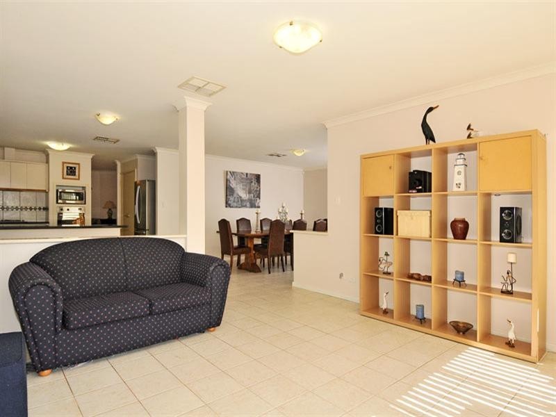 24 Oaklands Avenue, Halls Head WA 6210