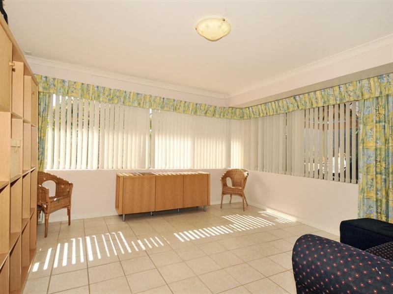 24 Oaklands Avenue, Halls Head WA 6210