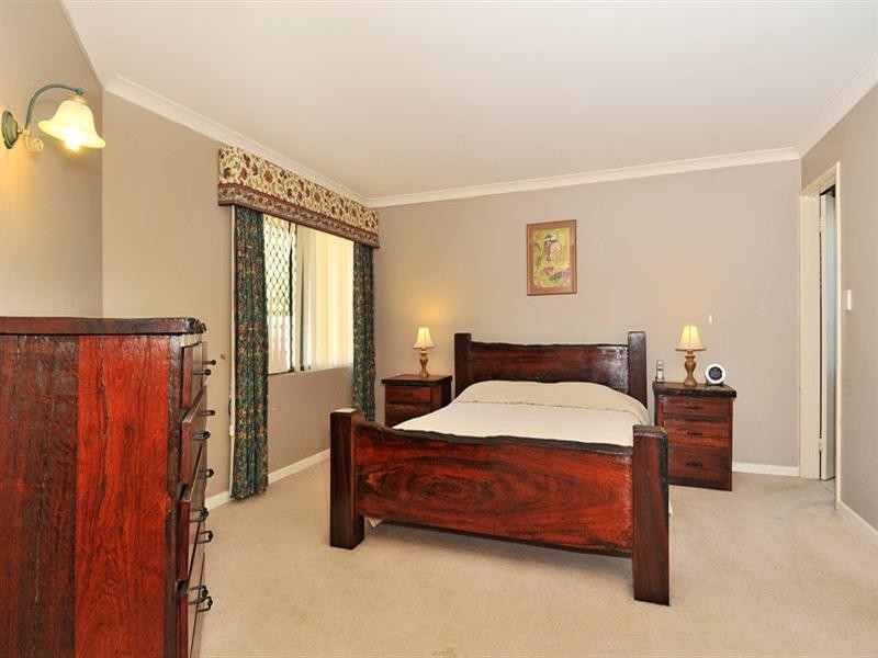 24 Oaklands Avenue, Halls Head WA 6210