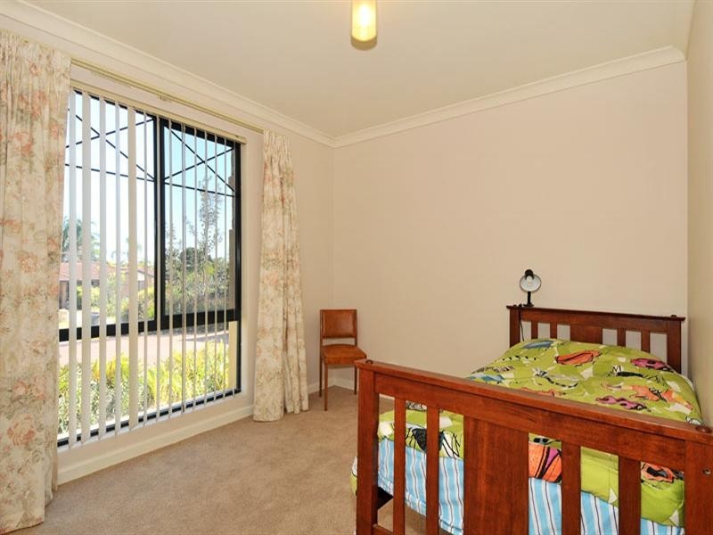 24 Oaklands Avenue, Halls Head WA 6210