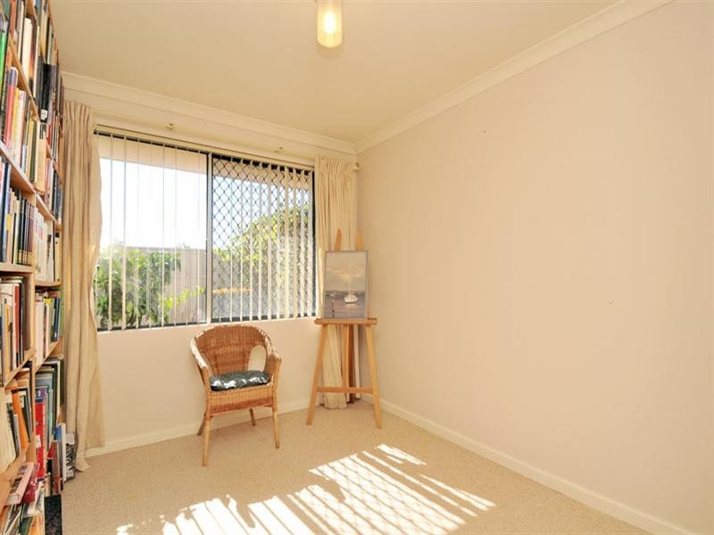 24 Oaklands Avenue, Halls Head WA 6210