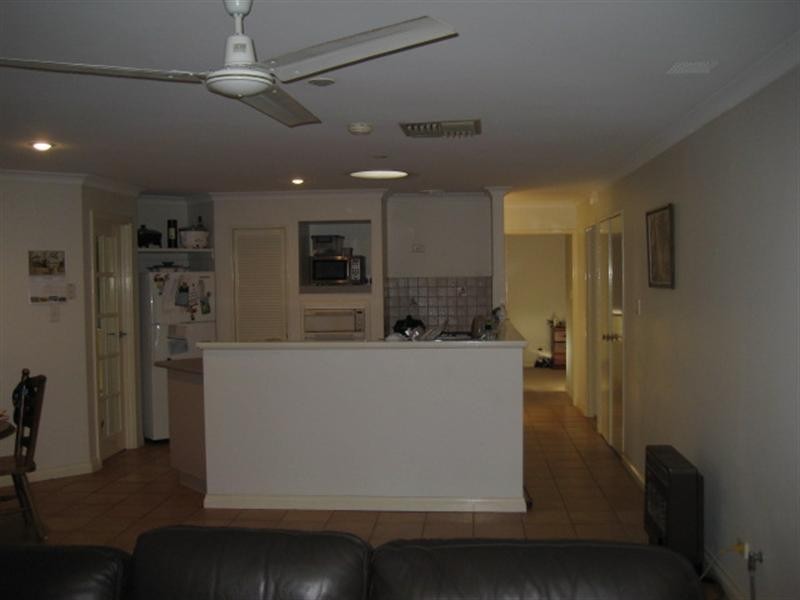 6 Peron Place, San Remo WA 6210