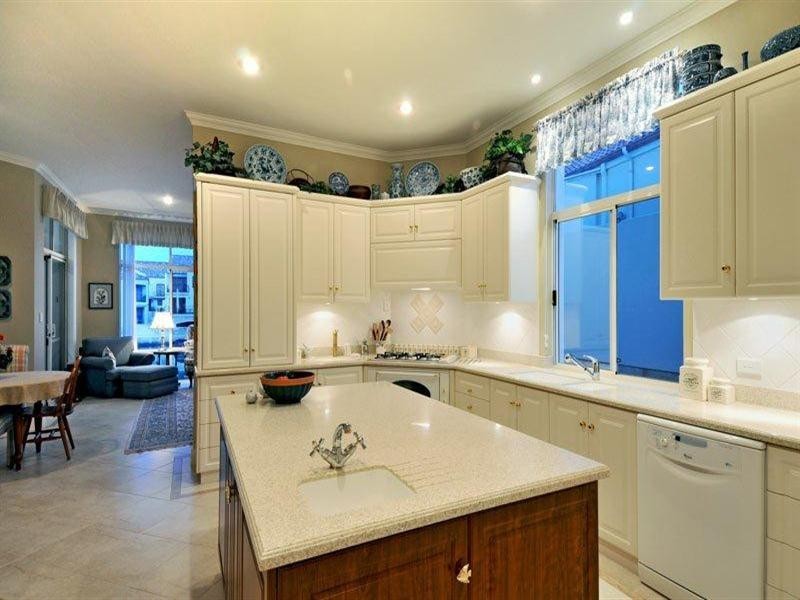 16 Baudin Way, Wannanup WA 6210