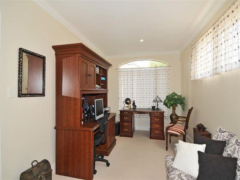 16 Baudin Way, Wannanup WA 6210