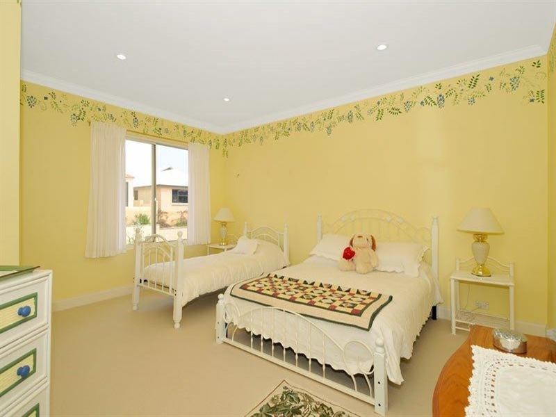 16 Baudin Way, Wannanup WA 6210