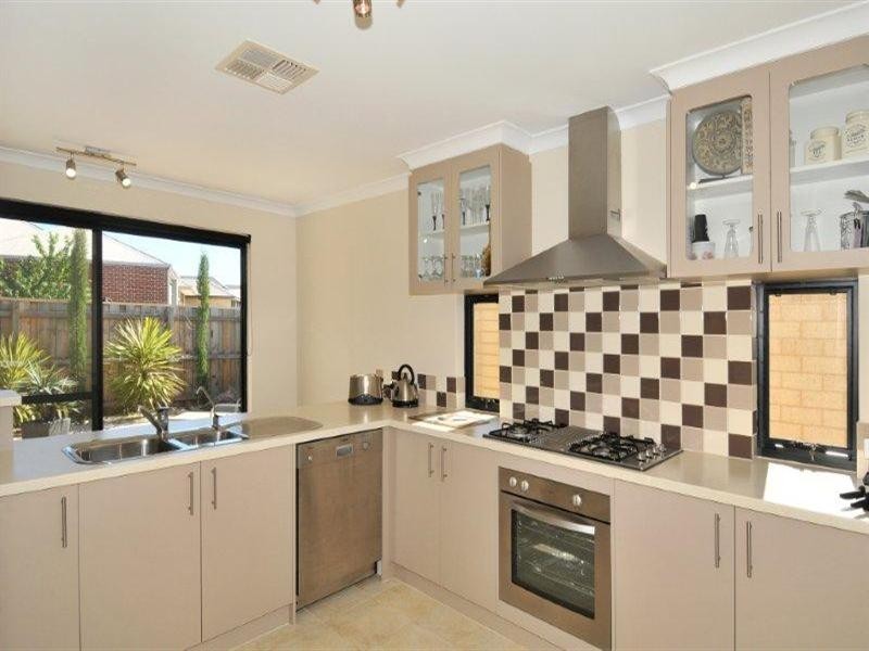 70 Carissa Turn, Halls Head WA 6210