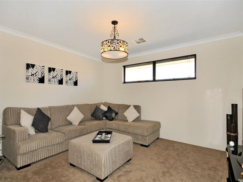 70 Carissa Turn, Halls Head WA 6210