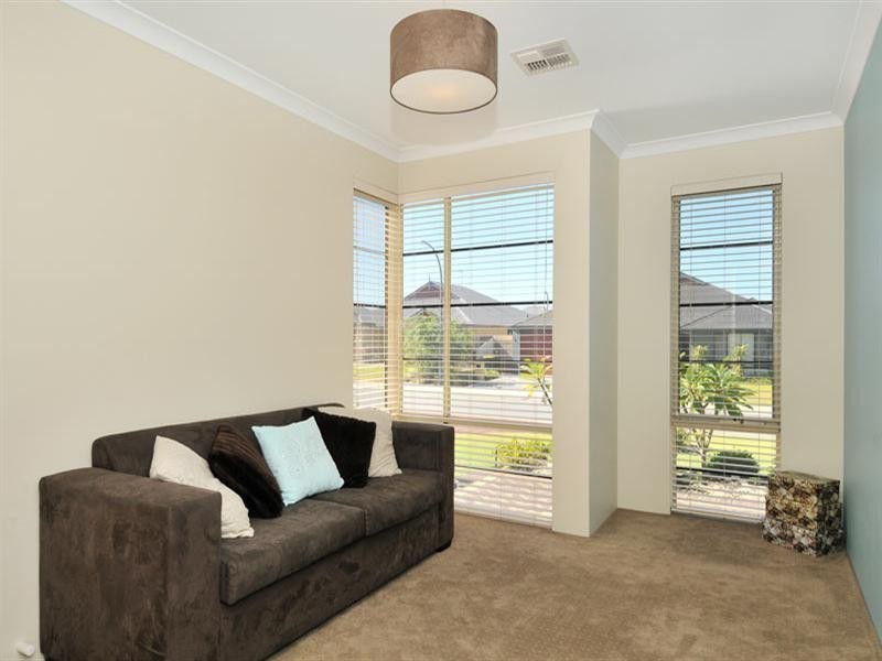 70 Carissa Turn, Halls Head WA 6210