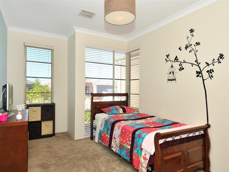 70 Carissa Turn, Halls Head WA 6210