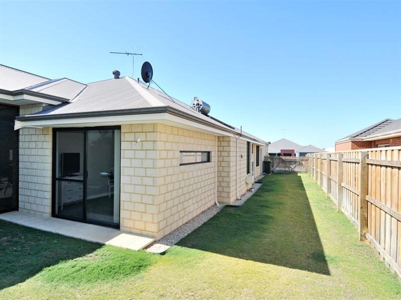 70 Carissa Turn, Halls Head WA 6210