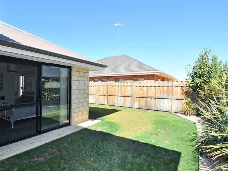 70 Carissa Turn, Halls Head WA 6210